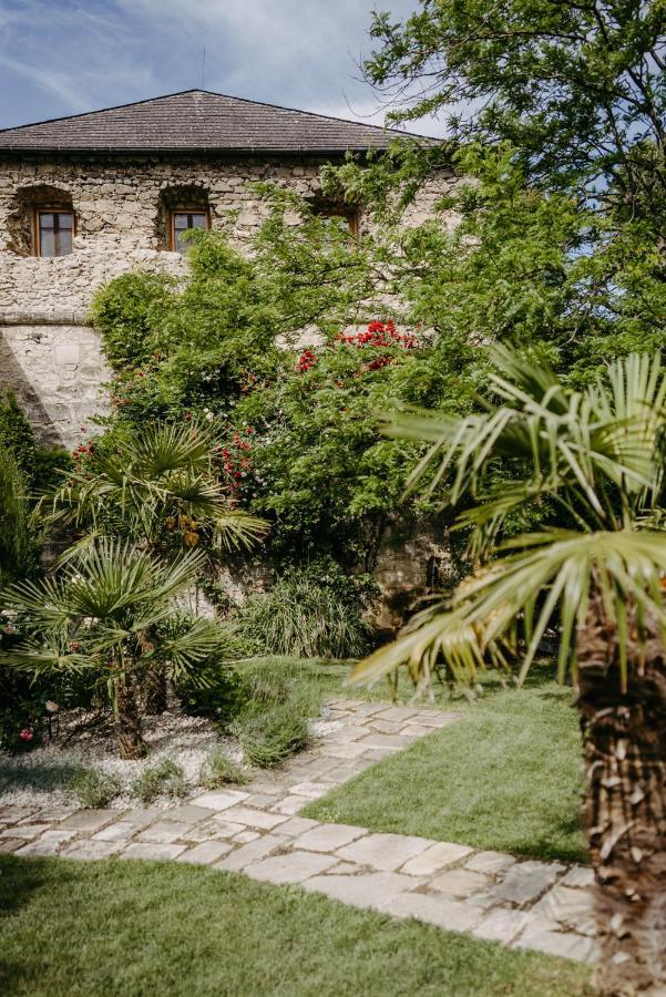Turm Am Schlosspark Айзенщат Екстериор снимка